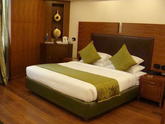 Escape to the Western Ghats: Discover Theni with ABM Hotel & Theni Tourism